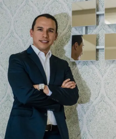 Dr. Ricardo Angel Canseco Flores